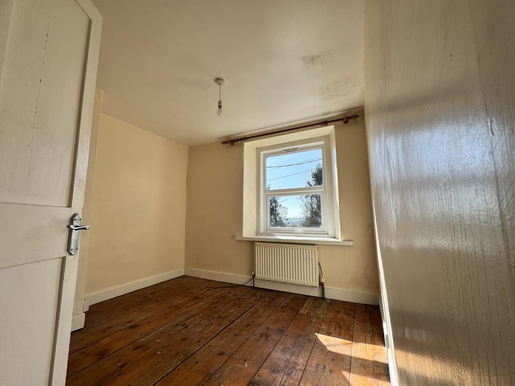 Lot: 130 - MID-TERRACE CORNER HOUSE - Bedroom three